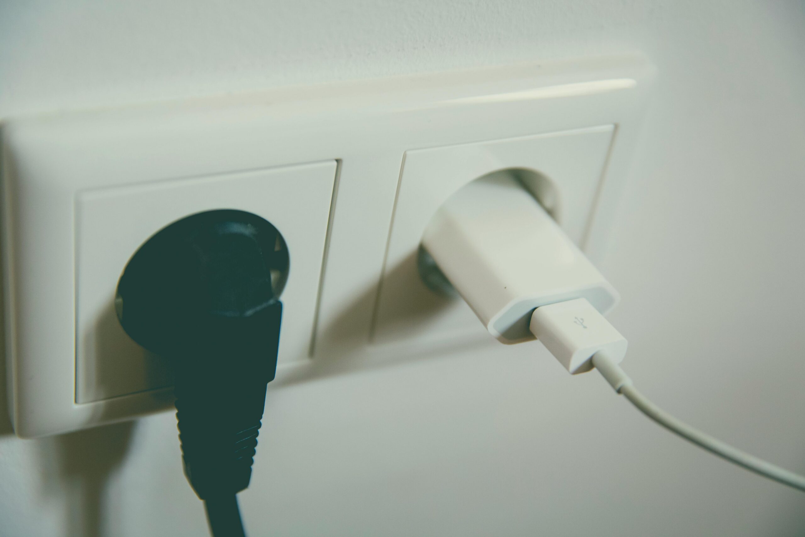 Tabela: Tabela: Plugin Redirection vs .htaccess — Comparação de método (facilidade, compatibilidade, manutenção) e quando usar cada um.