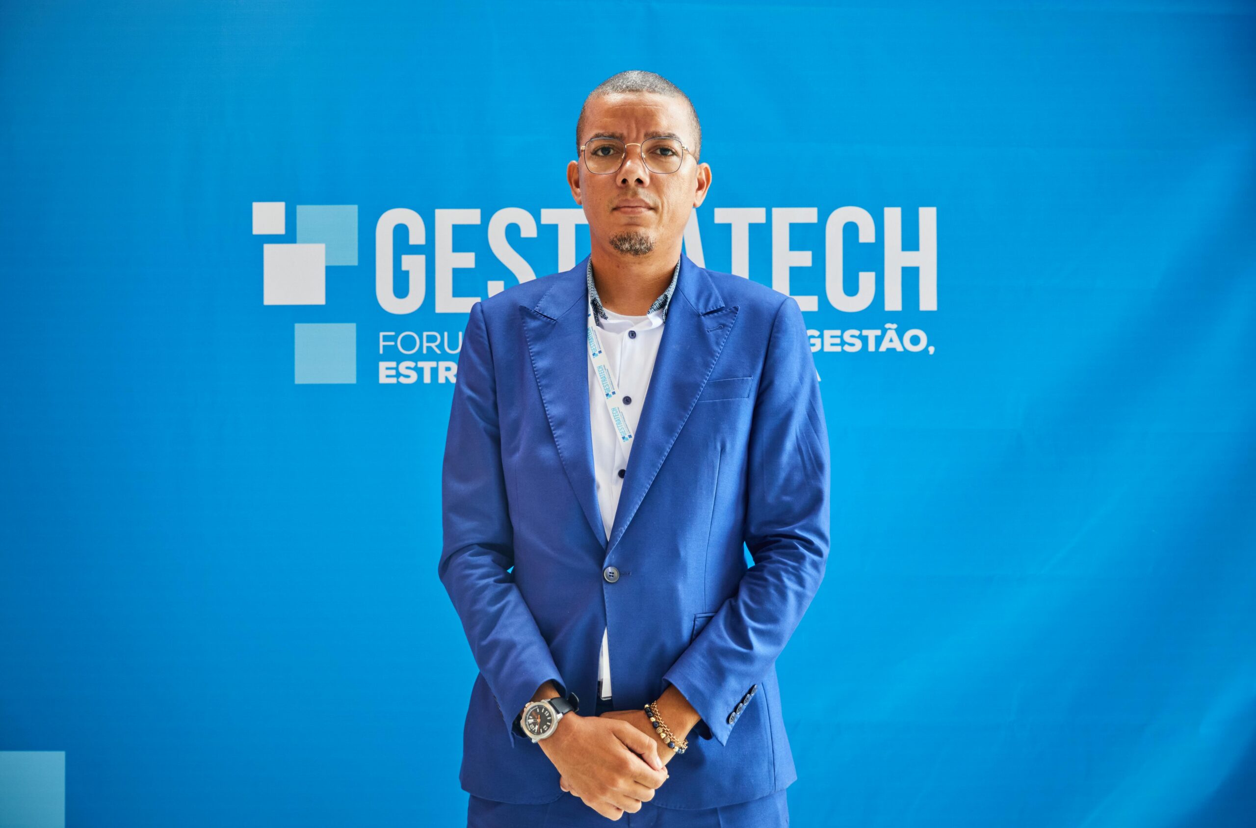 Diagrama: Matt Garman, CEO da AWS, vem rejeitando a ideia de que a IA vá substituir em massa desenvolvedores e trabalhadores de tecnologia.